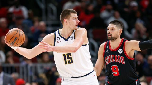 1668430361240063055.jpg nikola-jokic-nikola-vucevic-denver-nuggets-vs-chicago-bulls.jpg