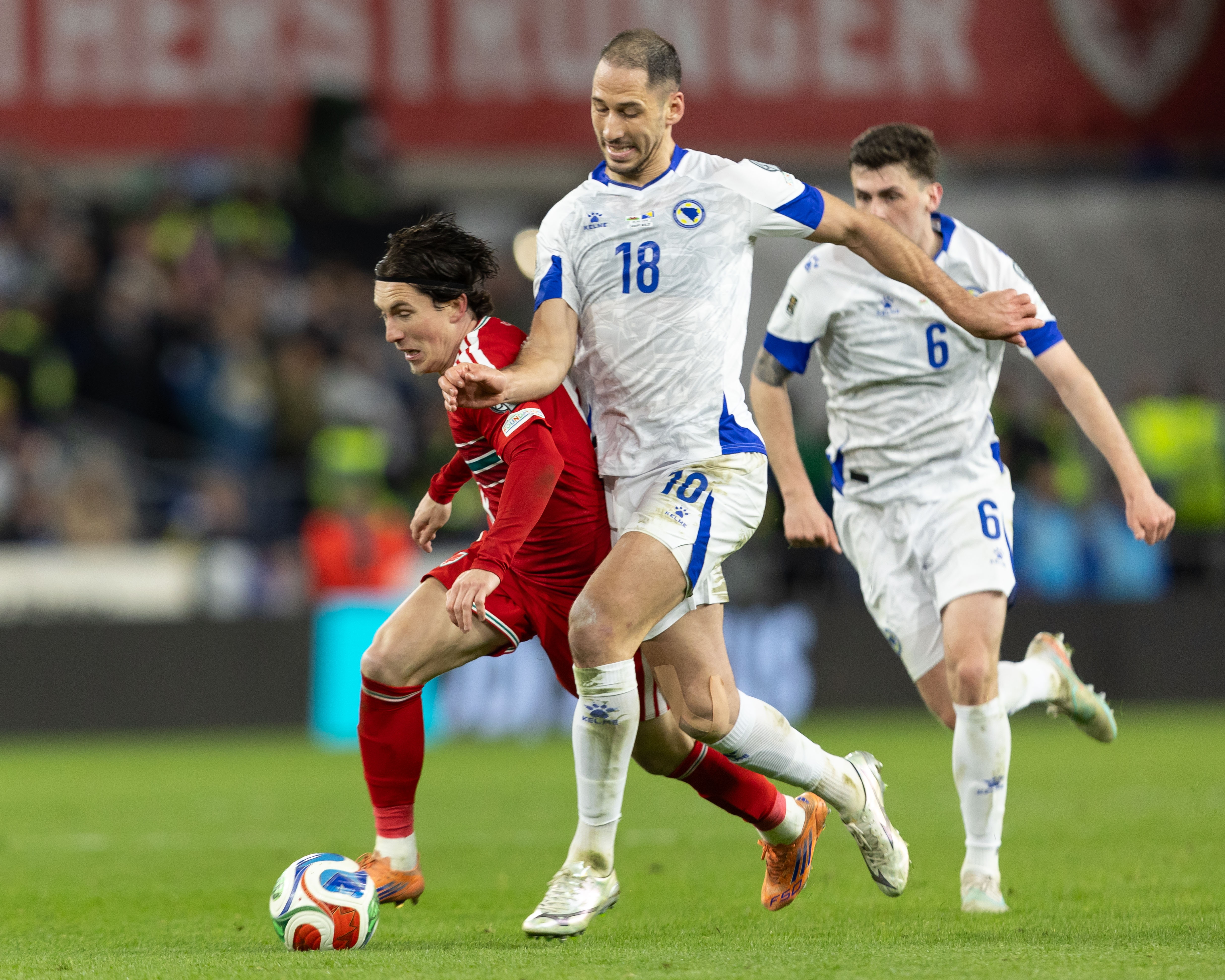 开云APP-波黑后卫：意大利是世界最强球队之一；这是我第一次在赛后哭